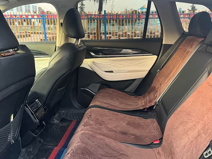 Фото 5 - Geely Monjaro