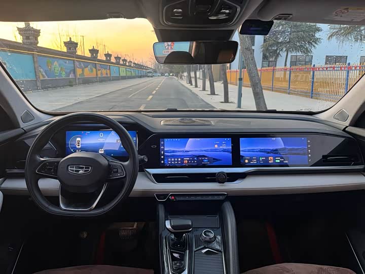 Фото 6 - Geely Monjaro