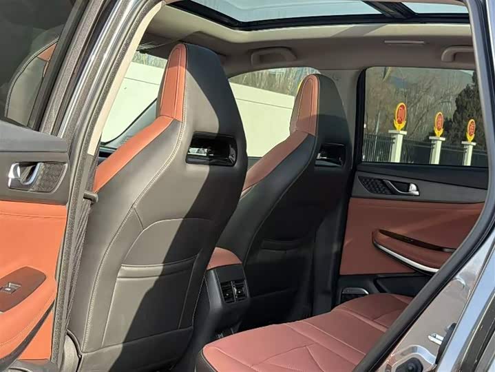 Фото 8 - Changan CS75