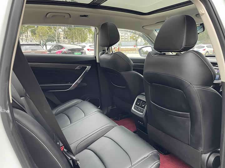 Фото 7 - Geely Atlas