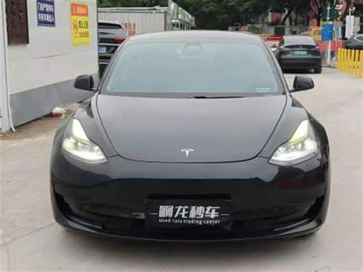 Фото 2 - Tesla Model 3