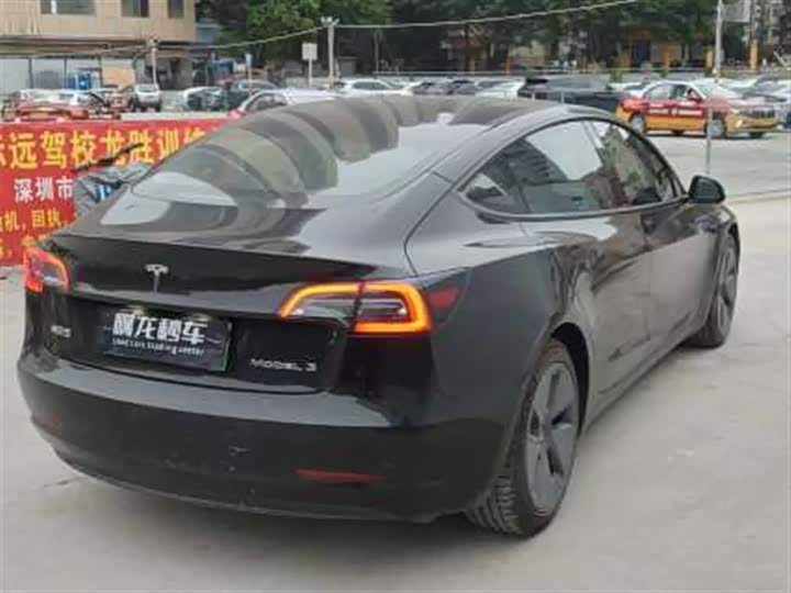 Фото 4 - Tesla Model 3