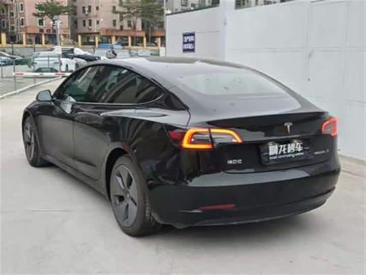 Фото 6 - Tesla Model 3