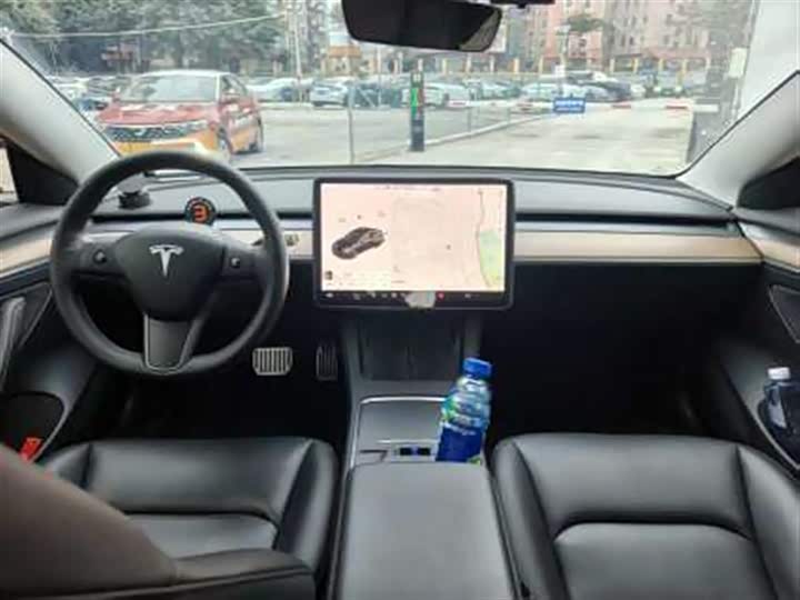 Фото 9 - Tesla Model 3