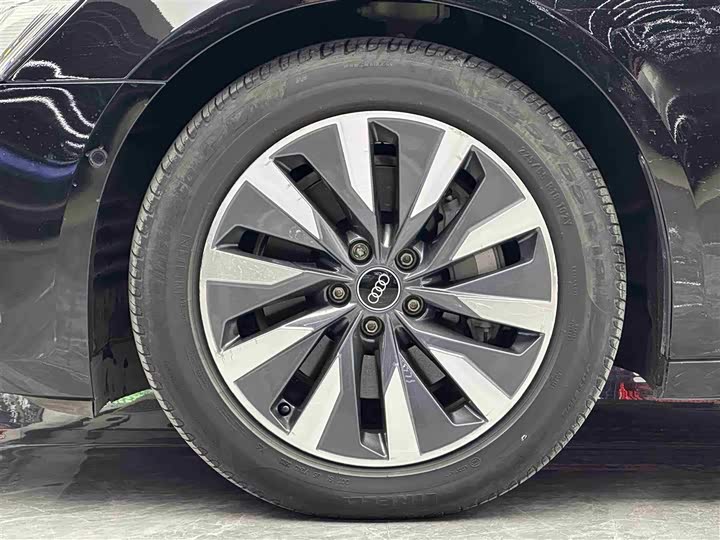 Фото 4 - Audi A6L