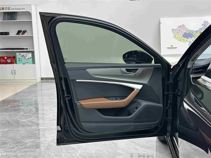 Фото 5 - Audi A6L