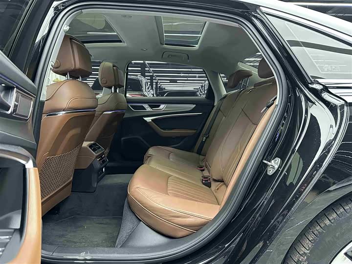 Фото 7 - Audi A6L