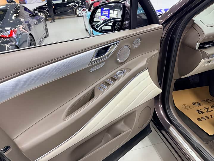 Фото 6 - Genesis GV80