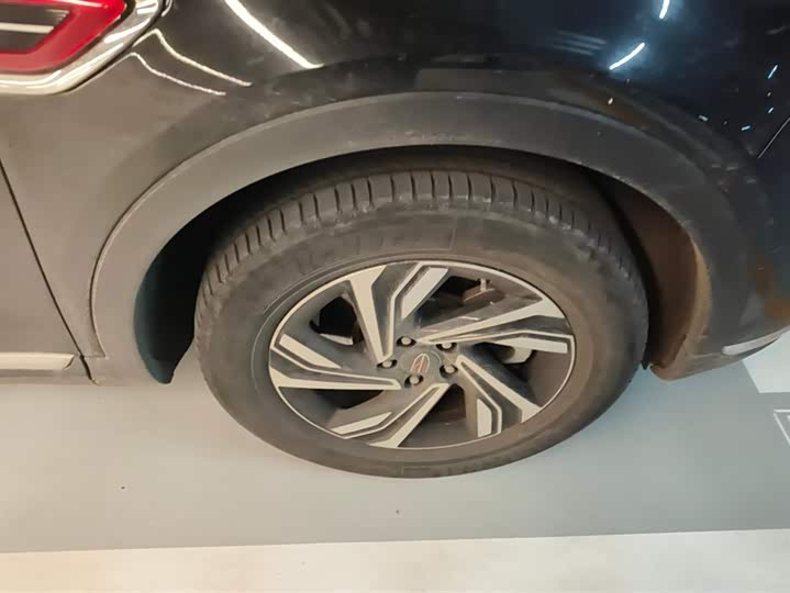 Фото 6 - Hongqi HS5