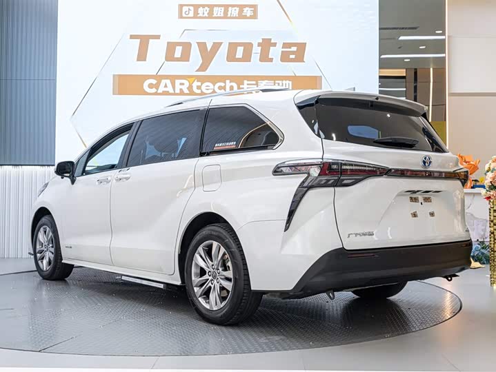 Фото 4 - Toyota Sienna