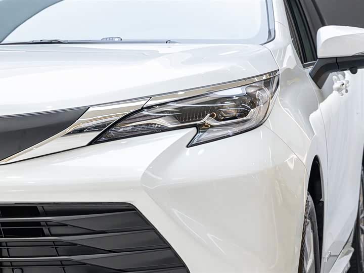 Фото 6 - Toyota Sienna