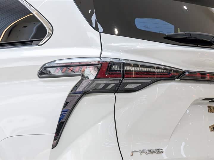 Фото 7 - Toyota Sienna