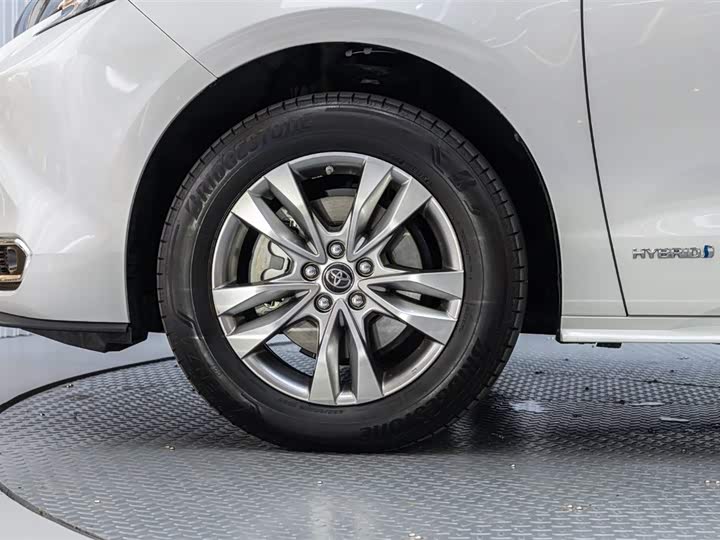 Фото 8 - Toyota Sienna