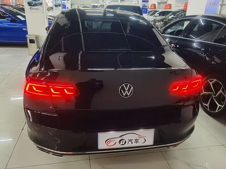 Фото 5 - Volkswagen Magotan