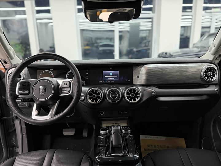 Фото 6 - Tank 300