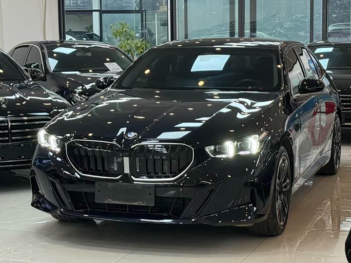 Фото 1 - BMW 5 Series