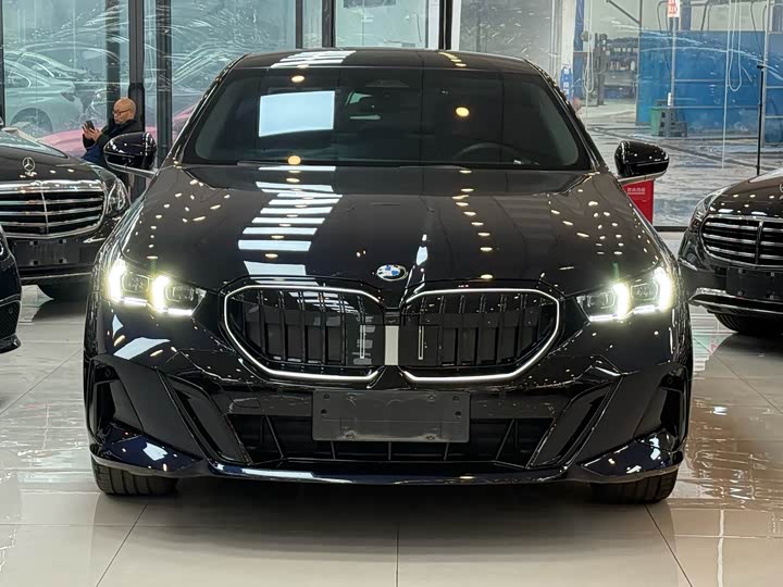 Фото 2 - BMW 5 Series