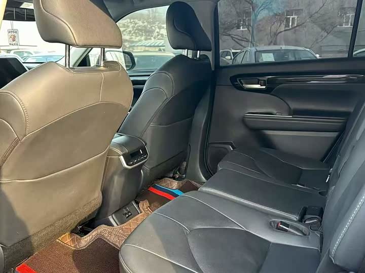 Фото 6 - Toyota Highlander