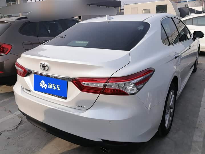 Фото 3 - Toyota Camry