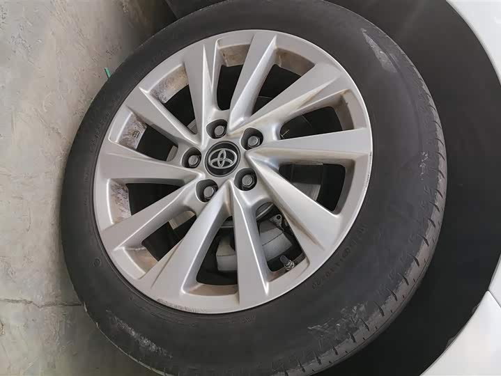 Фото 6 - Toyota Camry