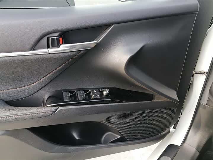 Фото 7 - Toyota Camry