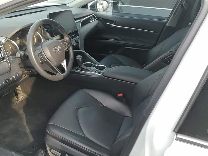 Фото 9 - Toyota Camry