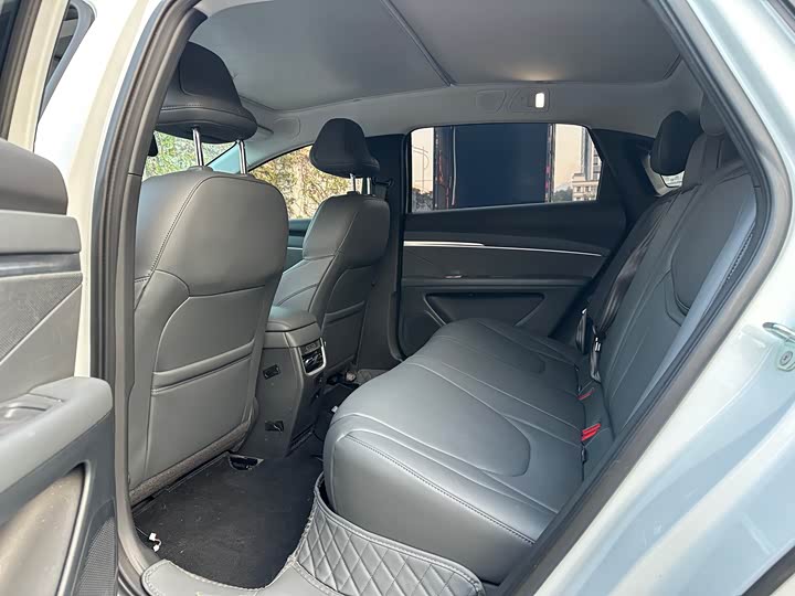 Фото 9 - XPeng Mona M03