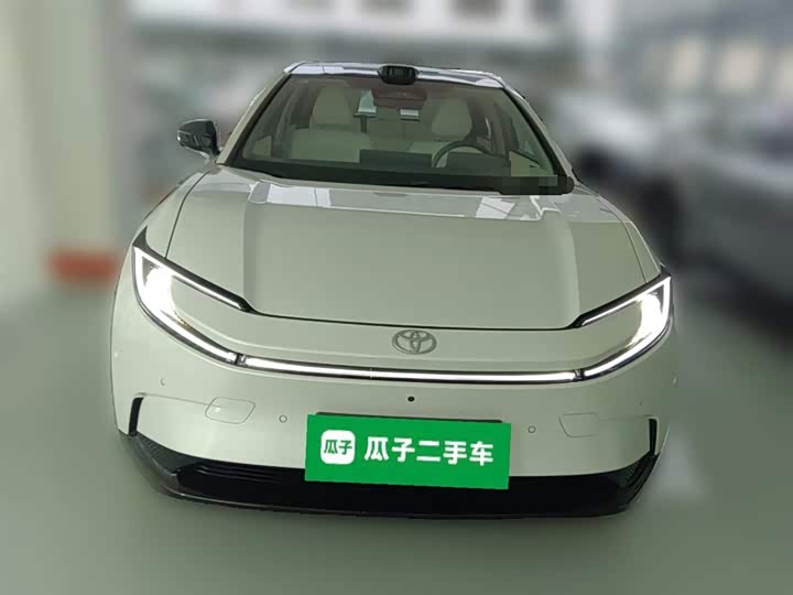 Фото 5 - Toyota bZ5