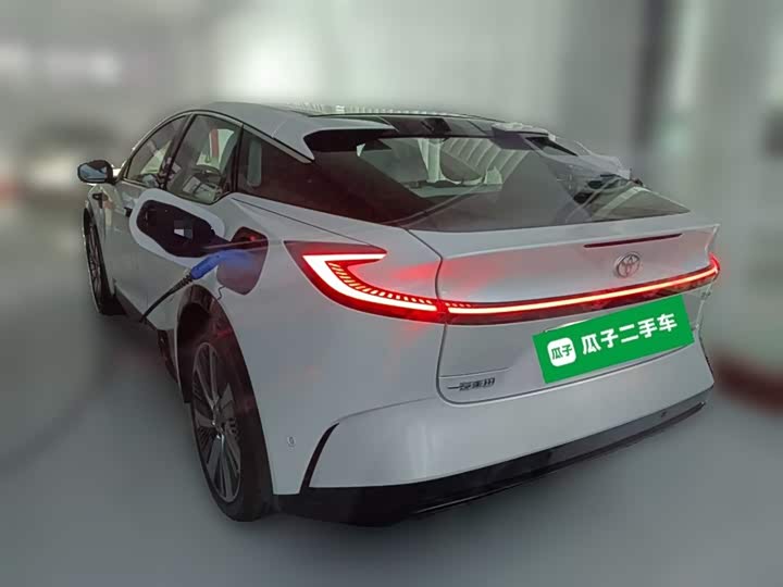 Фото 9 - Toyota bZ5