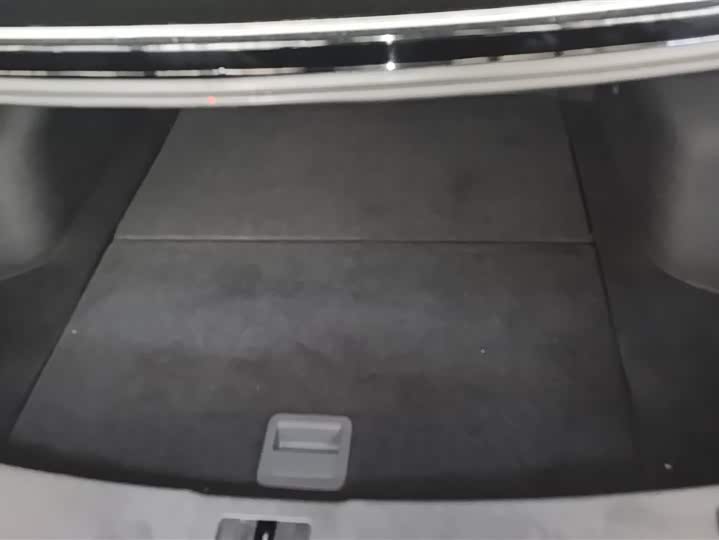 Фото 4 - Hongqi E-QM5