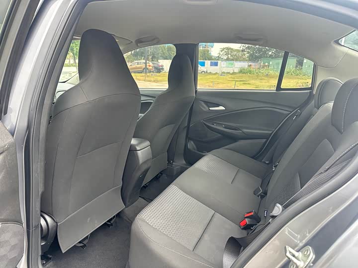 Фото 4 - Chevrolet Onix (Cavalier)