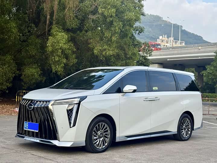 Фото 1 - GAC Trumpchi M8