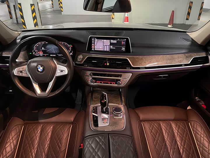 Фото 4 - BMW 7 Series
