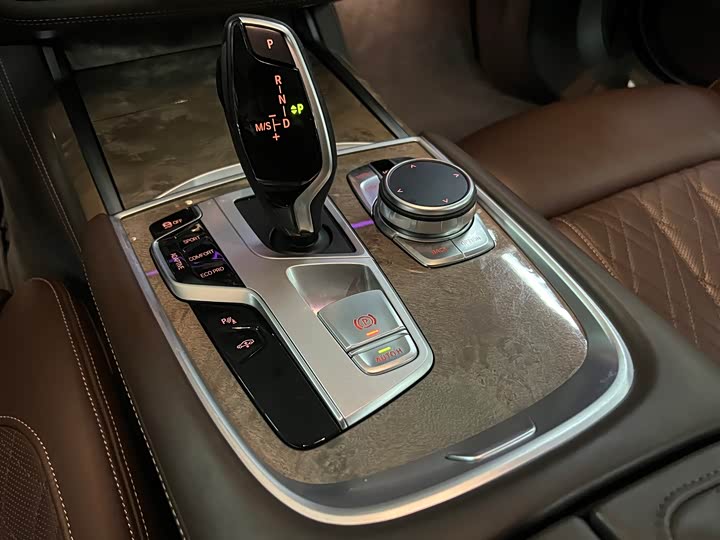 Фото 6 - BMW 7 Series