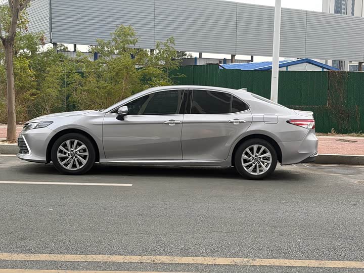 Фото 3 - Toyota Camry