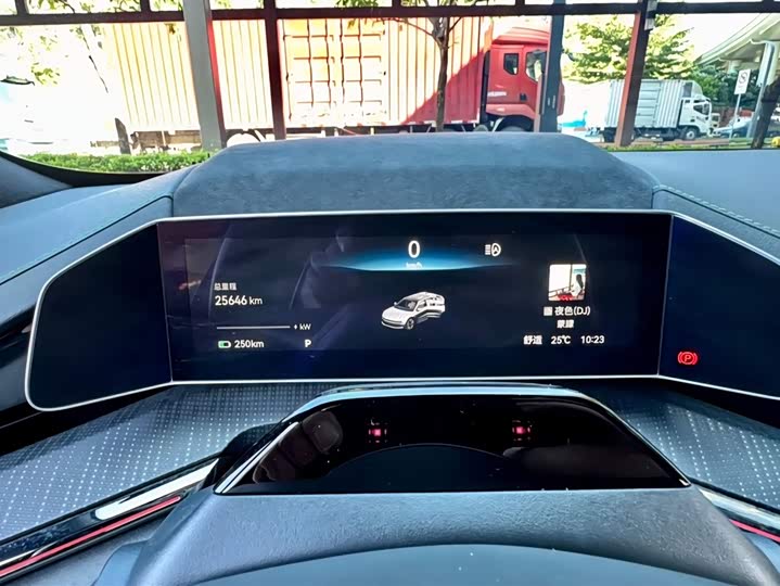 Фото 3 - Zeekr 001