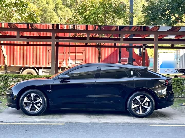 Фото 6 - Zeekr 001