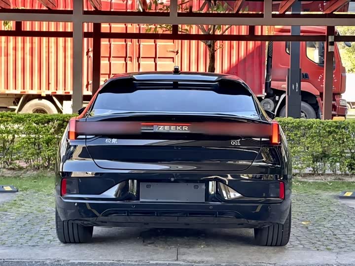 Фото 8 - Zeekr 001