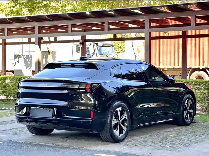 Фото 9 - Zeekr 001