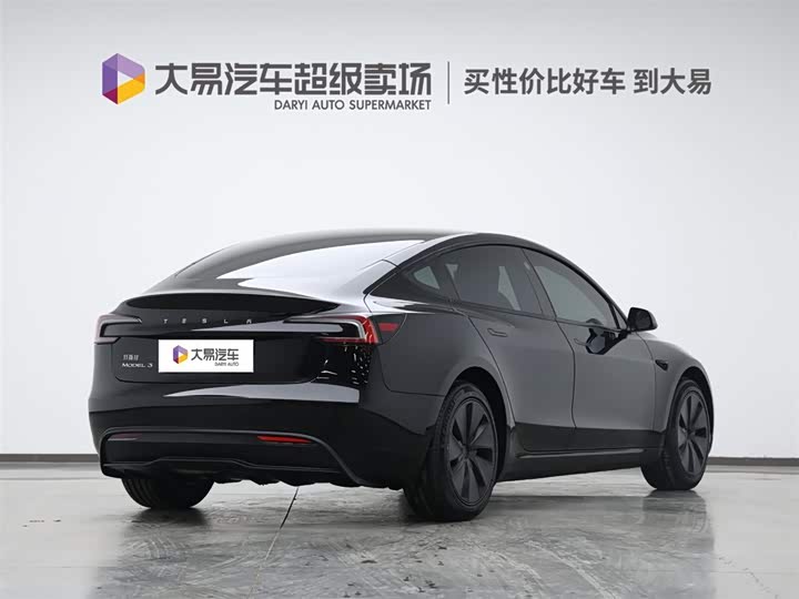 Фото 3 - Tesla Model 3