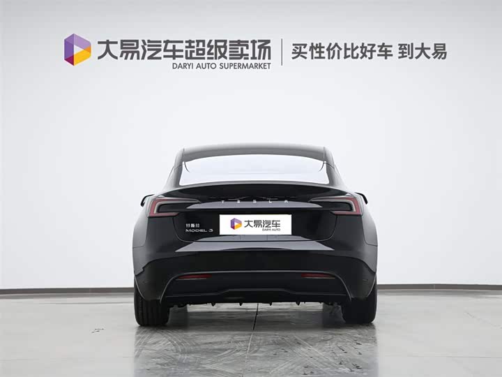 Фото 4 - Tesla Model 3