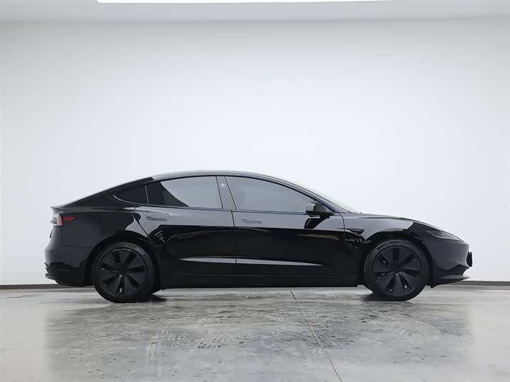 Фото 6 - Tesla Model 3