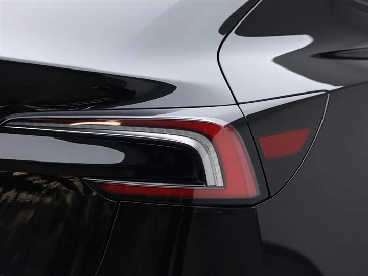 Фото 7 - Tesla Model 3