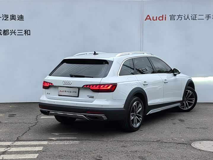 Фото 4 - Audi A4