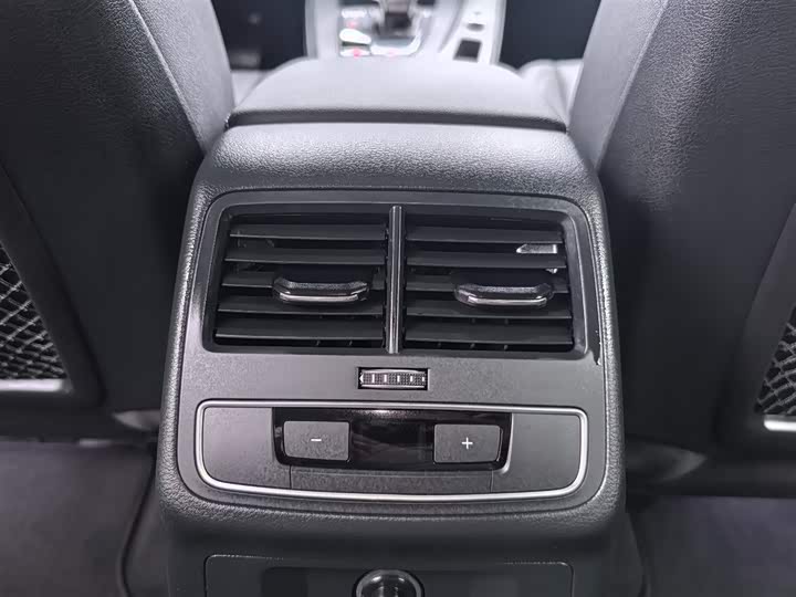 Фото 9 - Audi A4