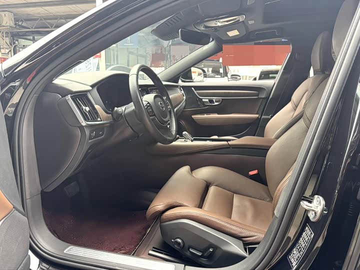 Фото 3 - Volvo S90