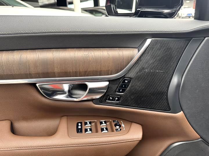 Фото 8 - Volvo S90