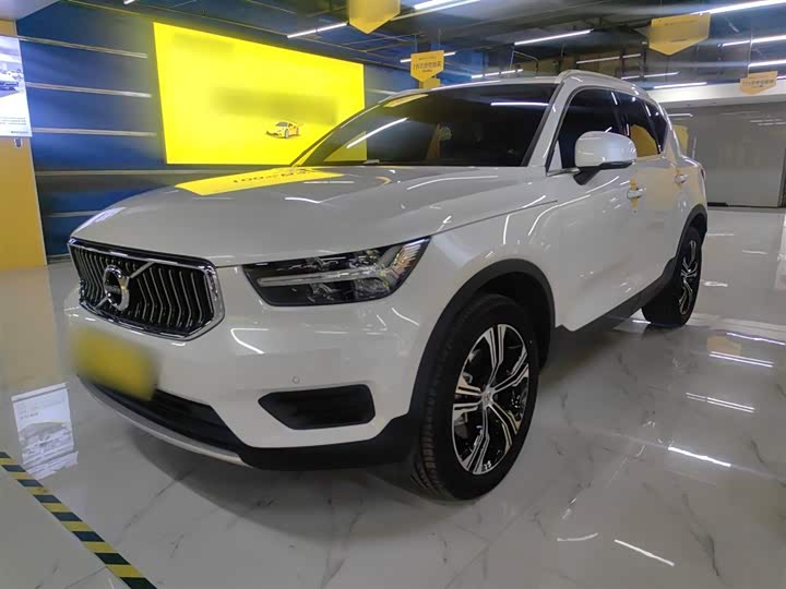 Фото 1 - Volvo XC40