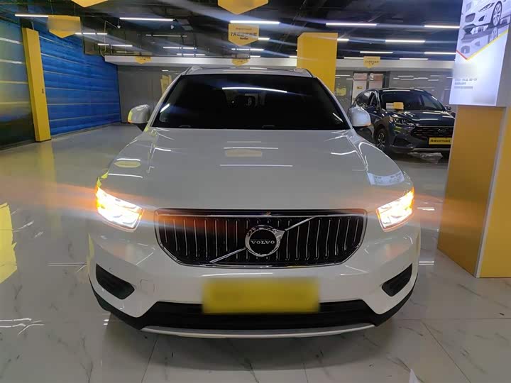 Фото 3 - Volvo XC40