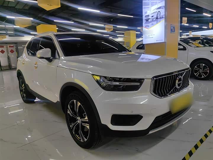Фото 4 - Volvo XC40